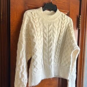 Ambercrombie & Fitch White Cable Knit Sweater